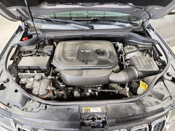 2017 JEEP GRAND CHEROKEE Laredo — Engine bay