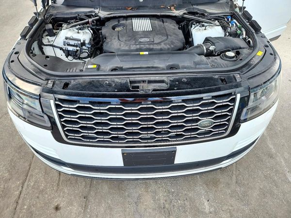 2018 LAND ROVER RANGE ROVER HSE — Engine bay