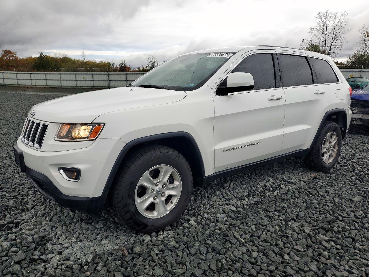 2014 JEEP CHEROKEE Laredo — Front 3/4