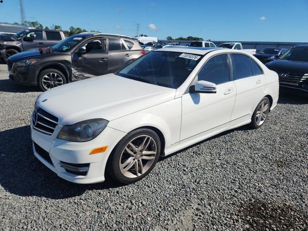 2014 MERCEDES-BENZ C-CLASS C250 — Front 3/4