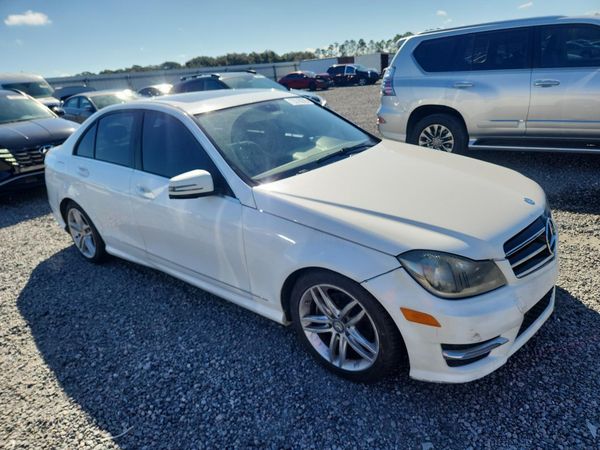 2014 MERCEDES-BENZ C-CLASS C250 — Passenger 3/4