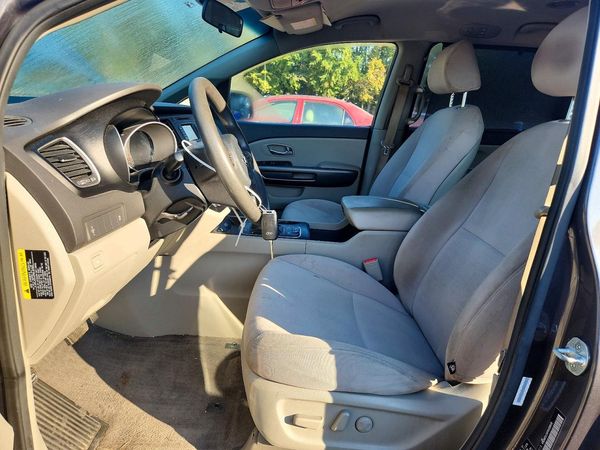 2015 KIA SEDONA GL - Middle-low — DENT