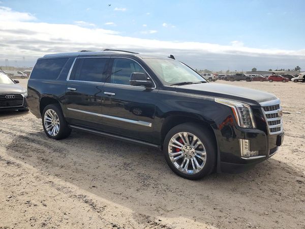 2019 CADILLAC ESCALADE ESV Premium Luxury — Passenger 3/4