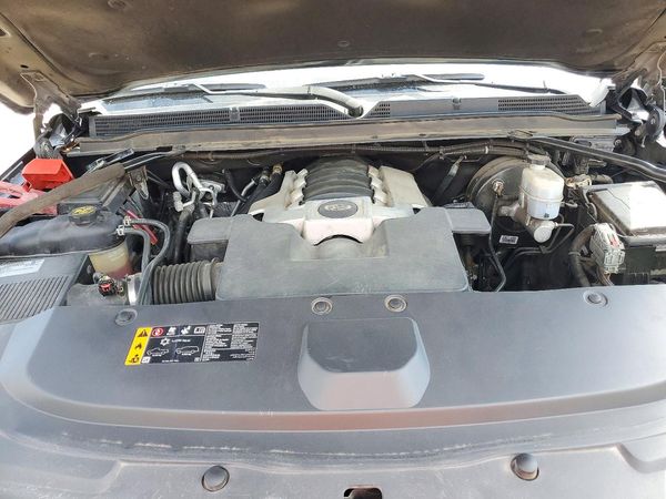2019 CADILLAC ESCALADE ESV Premium Luxury — Engine bay