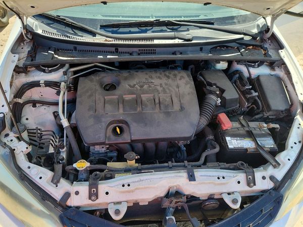 2015 TOYOTA COROLLA L/LE — Engine bay