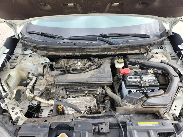 2020 NISSAN ROGUE — Engine bay