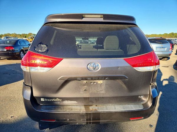 2013 TOYOTA SIENNA — DIRR