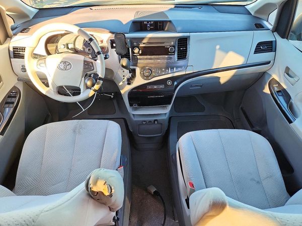 2013 TOYOTA SIENNA — CKPT