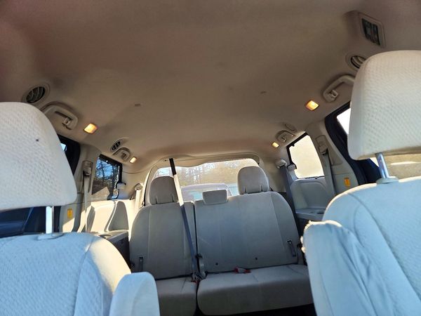 2013 TOYOTA SIENNA — SUVN