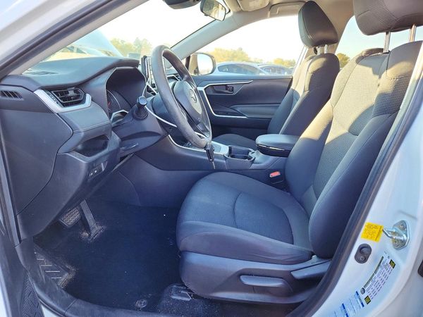 2019 TOYOTA RAV4 LE — DENT
