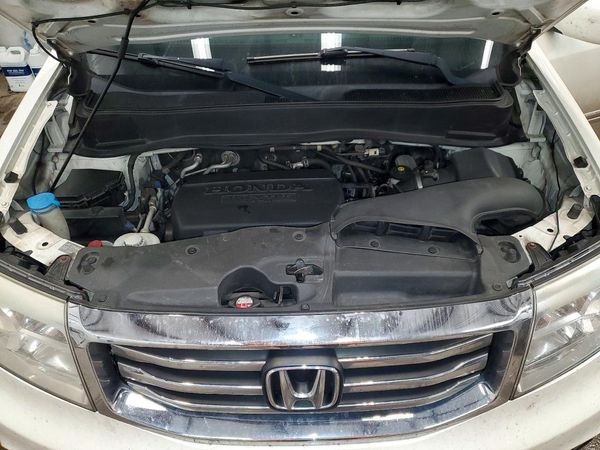 2014 HONDA PILOT TOURING — Engine bay