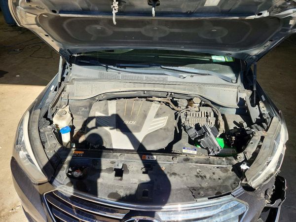 2016 HYUNDAI SANTA FE GI — Engine bay