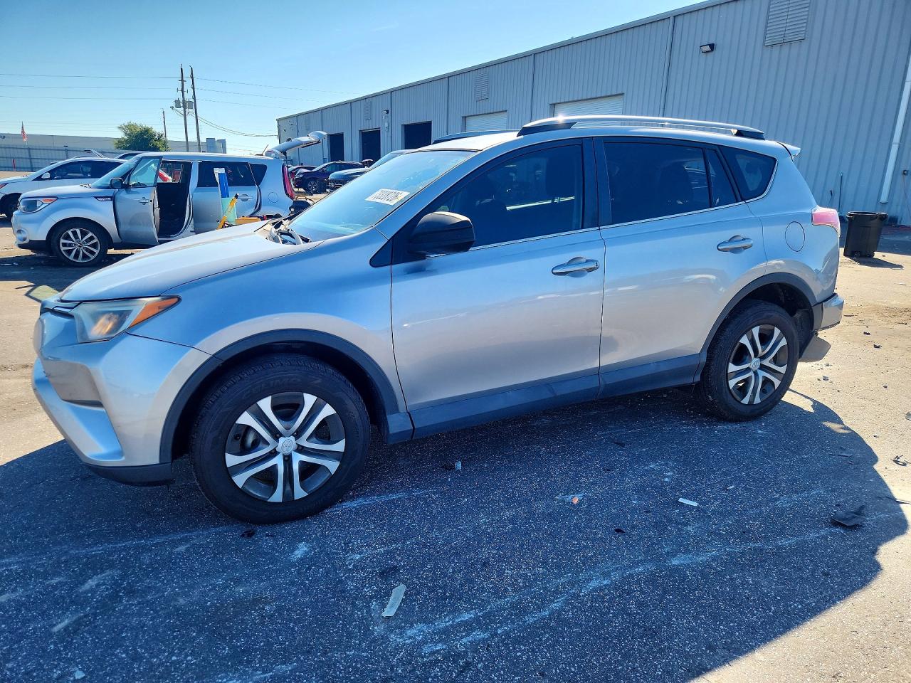 2017 TOYOTA RAV4 LE — Front 3/4