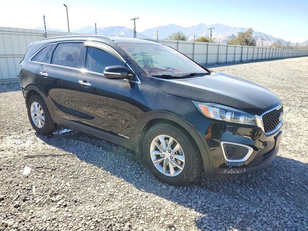 2017 KIA SORENTO L, LX — Passenger 3/4
