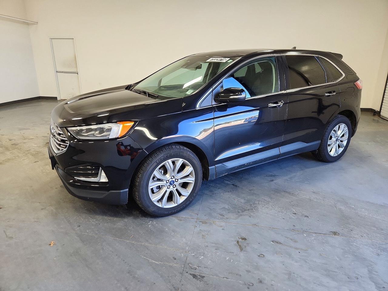 2022 FORD EDGE Titanium — Front 3/4