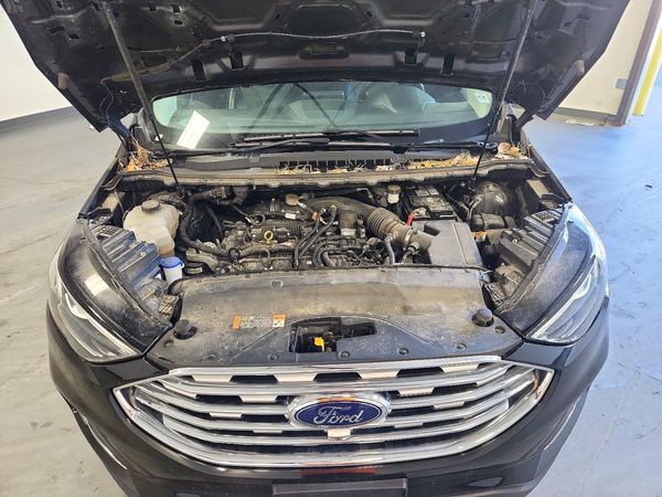 2022 FORD EDGE Titanium — Engine bay