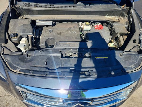 2014 INFINITI QX60 — Engine bay