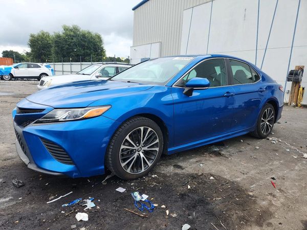 2018 TOYOTA CAMRY L/LE/SE/XLE — Front 3/4