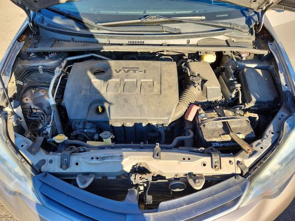 2015 TOYOTA COROLLA L/LE — Engine bay