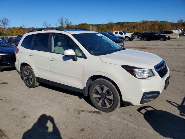 2018 SUBARU FORESTER Premium+CWP — Passenger 3/4