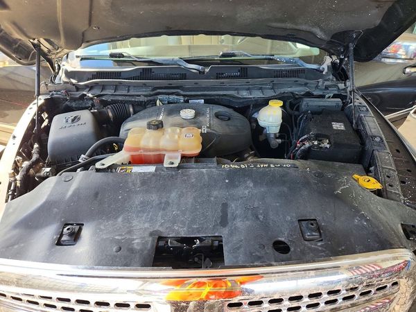 2017 RAM 1500 Laramie — Engine bay