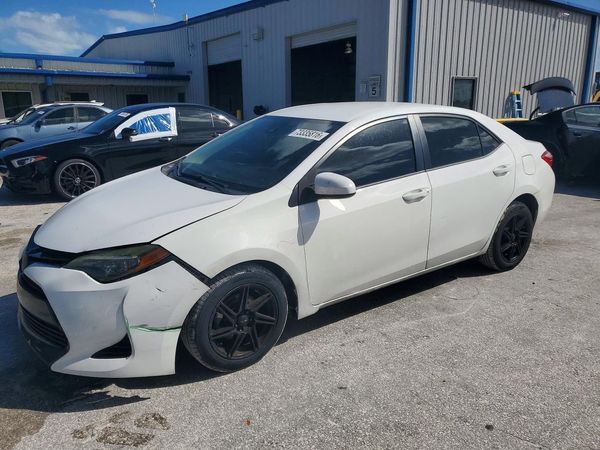 2018 TOYOTA COROLLA L/LE/SE/XLE/XSE — Front 3/4