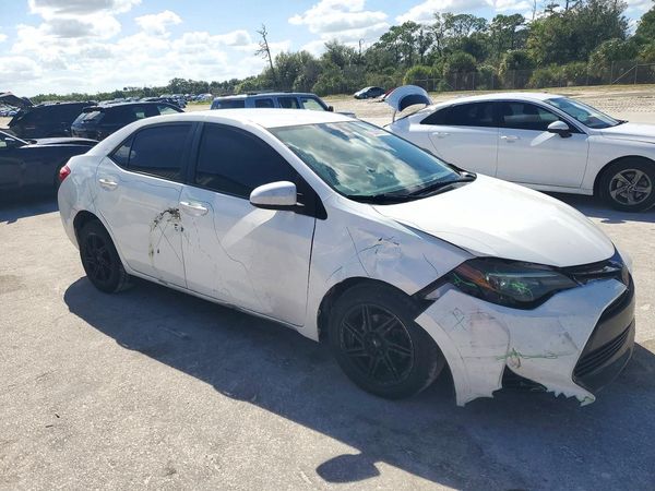 2018 TOYOTA COROLLA L/LE/SE/XLE/XSE — Passenger 3/4