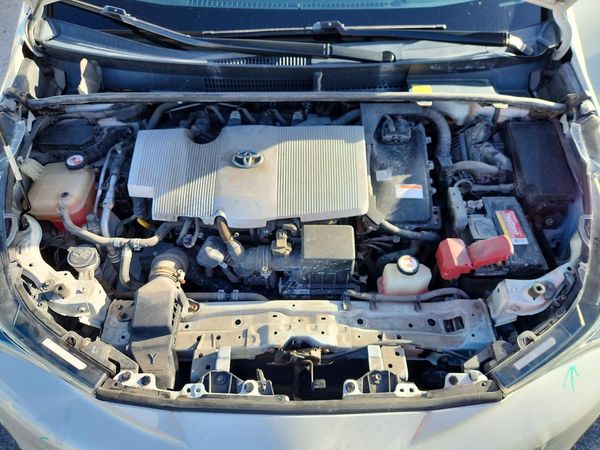 2017 TOYOTA PRIUS — Engine bay