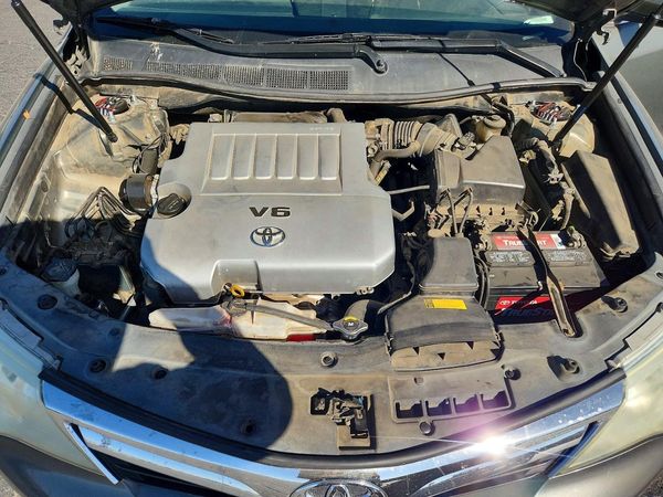 2012 TOYOTA CAMRY — Engine bay