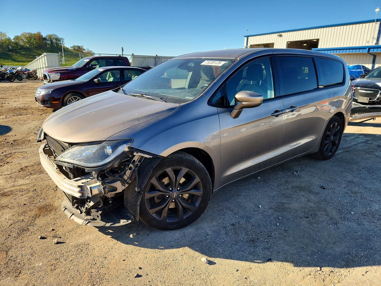 2018 CHRYSLER PACIFICA Touring Plus — Front 3/4