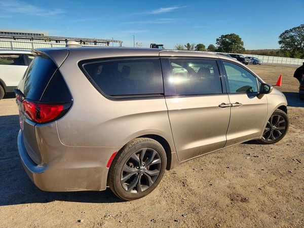 2018 CHRYSLER PACIFICA Touring Plus — PSRA