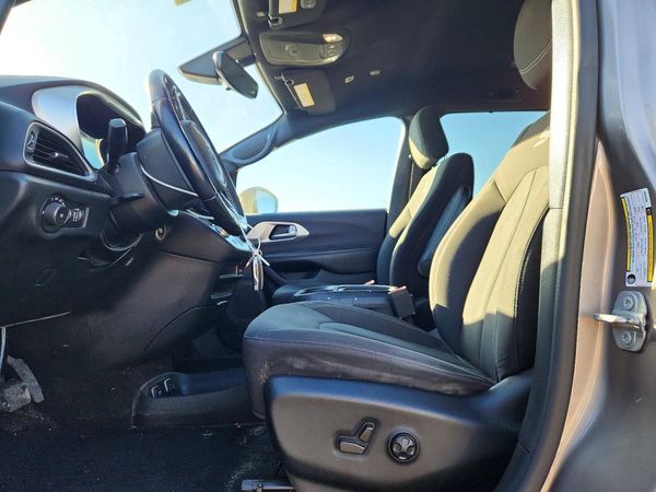 2018 CHRYSLER PACIFICA Touring Plus — DENT