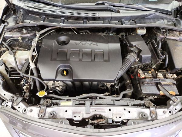2013 TOYOTA COROLLA — Engine bay