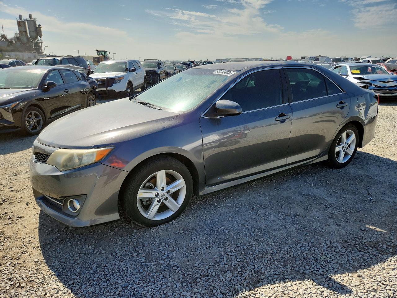 2014 TOYOTA CAMRY — Front 3/4