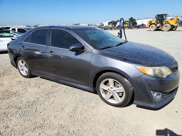 2014 TOYOTA CAMRY — Passenger 3/4
