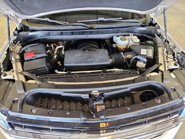 2021 CHEVROLET TAHOE LT — Engine bay