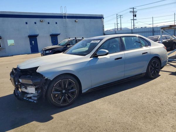2025 BMW I7 eDrive50 — Front 3/4
