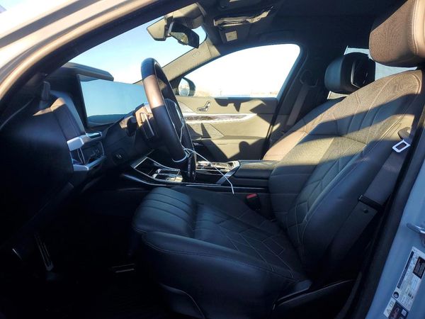 2025 BMW I7 eDrive50 — DENT