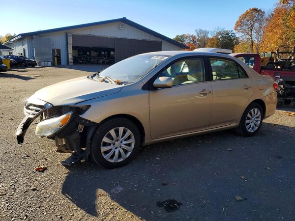 2013 TOYOTA COROLLA — Front 3/4