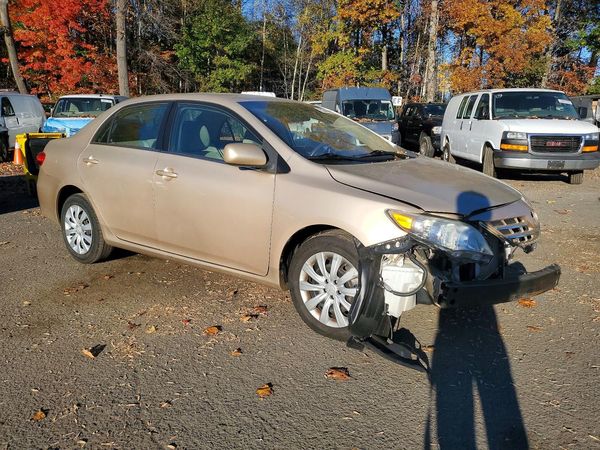 2013 TOYOTA COROLLA — Passenger 3/4