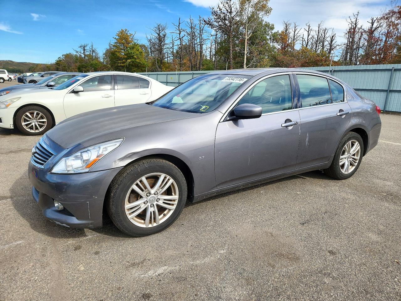 2015 INFINITI Q40 — Front 3/4