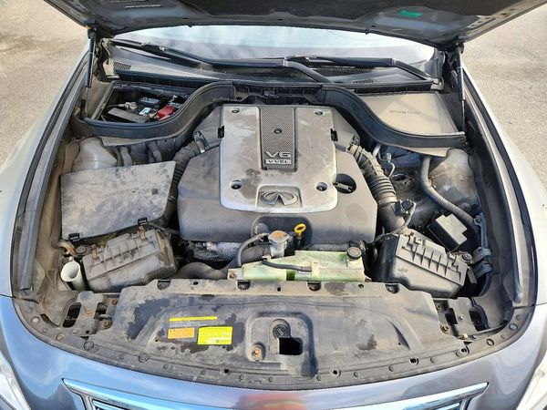 2015 INFINITI Q40 — Engine bay