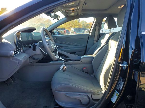 2025 HYUNDAI ELANTRA SEL Convenience — DENT