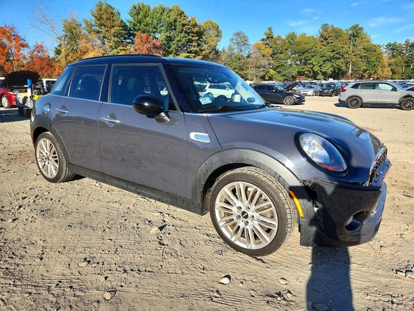 2018 MINI COOPER — Passenger 3/4