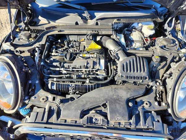 2018 MINI COOPER — Engine bay
