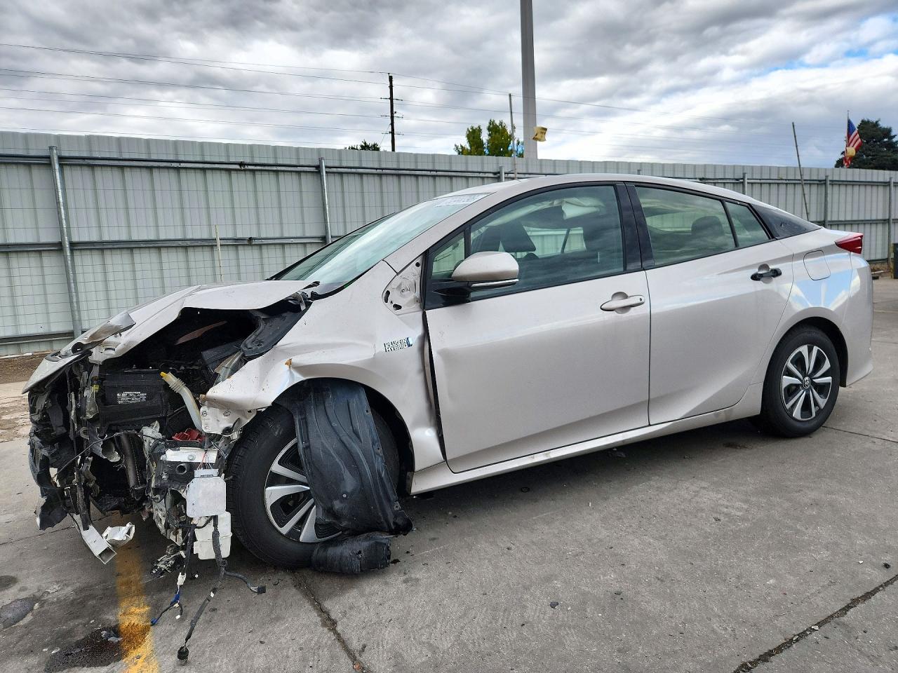 2017 TOYOTA PRIUS Three/Four/Four Adv — Front 3/4