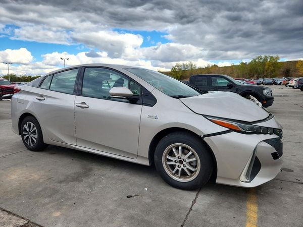 2017 TOYOTA PRIUS Three/Four/Four Adv — Passenger 3/4