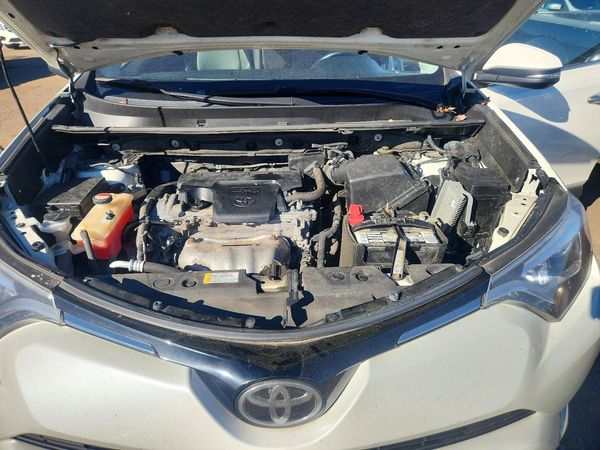 2016 TOYOTA RAV4 Limited (G Grade) — Engine bay