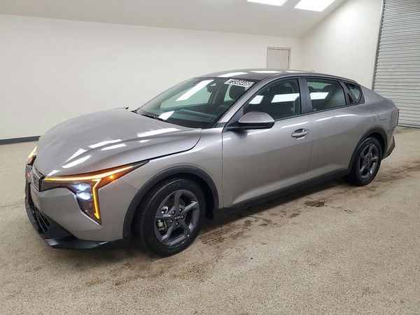 2026 KIA K4 LX, LXS — Front 3/4
