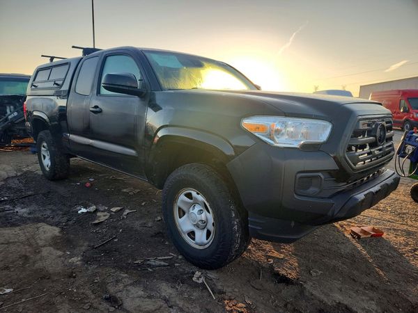 2019 TOYOTA TACOMA SR5 — Passenger 3/4